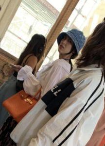 网友爆料黄圣依视频,网友热议背后的真相